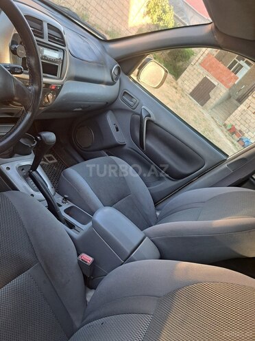 Toyota RAV4-9