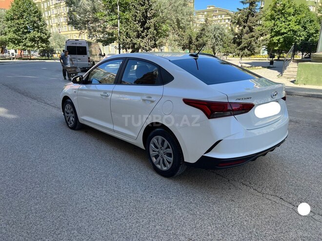 Hyundai Accent-6