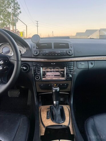 Mercedes E 280-11