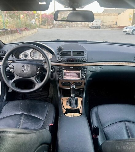 Mercedes E 280-10