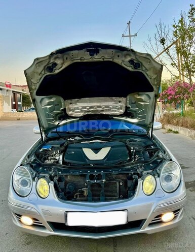 Mercedes E 280-8