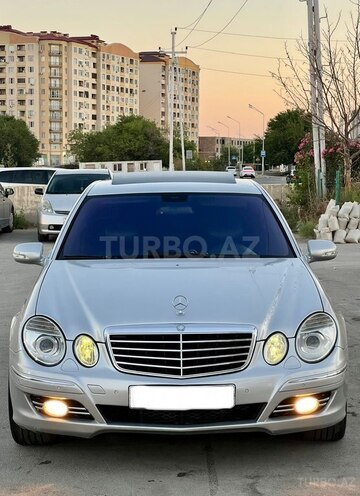 Mercedes E 280-1