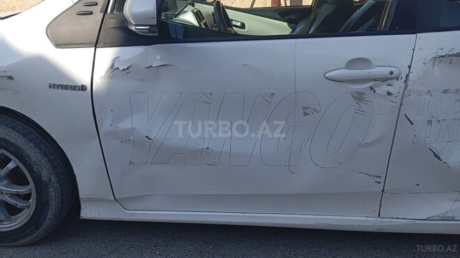 Toyota Prius-5