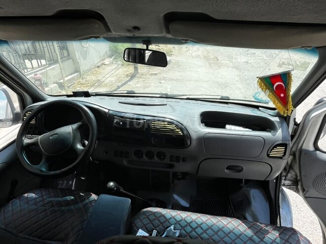Ford Transit-6