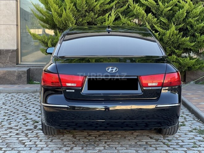 Hyundai Sonata-12