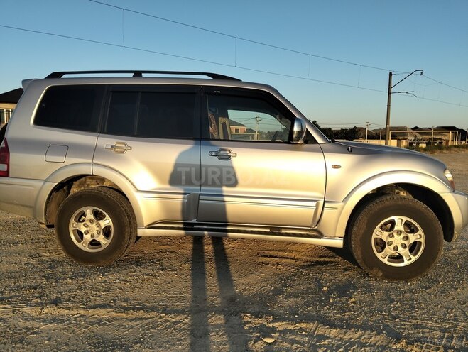 Mitsubishi Pajero-4
