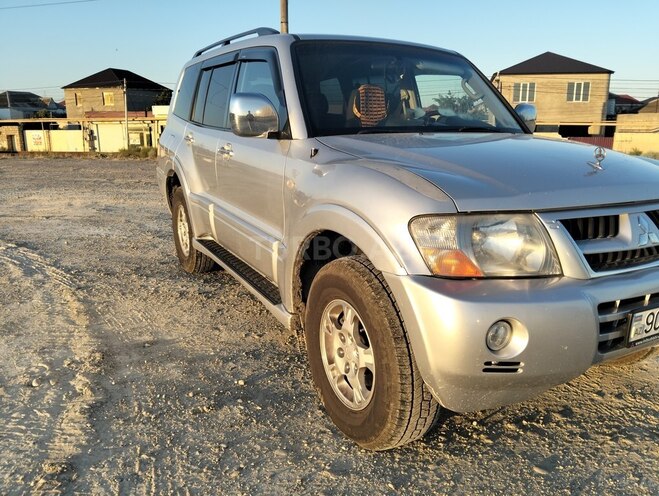 Mitsubishi Pajero-5