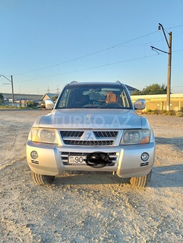 Mitsubishi Pajero-1