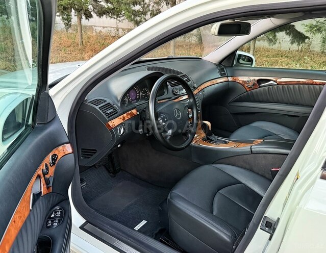 Mercedes E 240-16