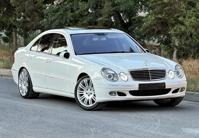 Mercedes E 240-1