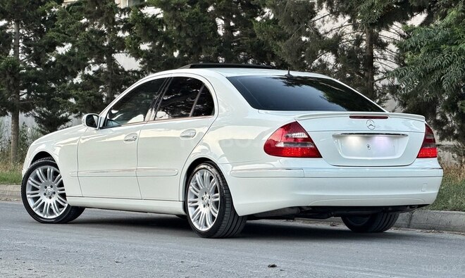 Mercedes E 240-11