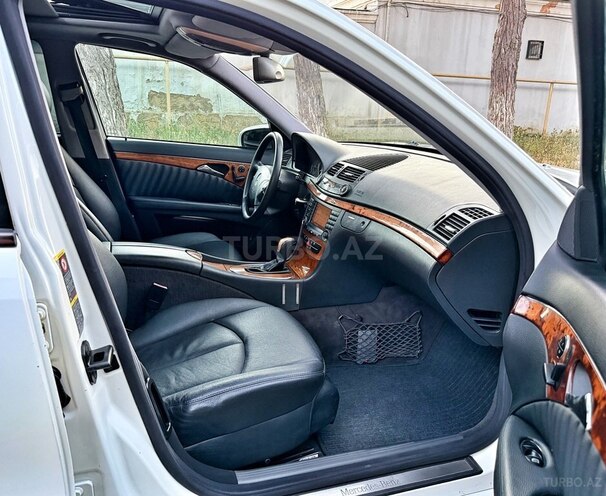 Mercedes E 240-17