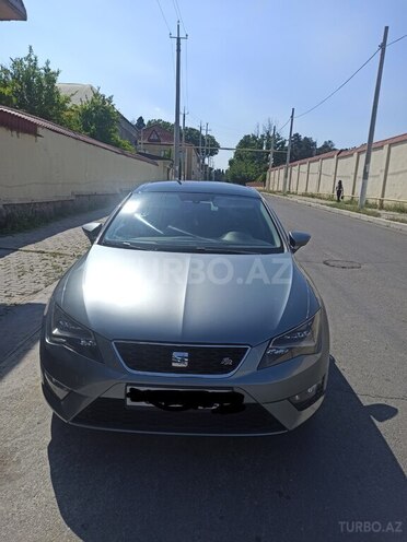 SEAT Leon-1