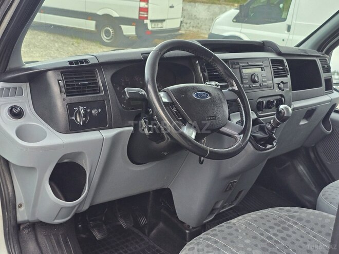 Ford Transit-11