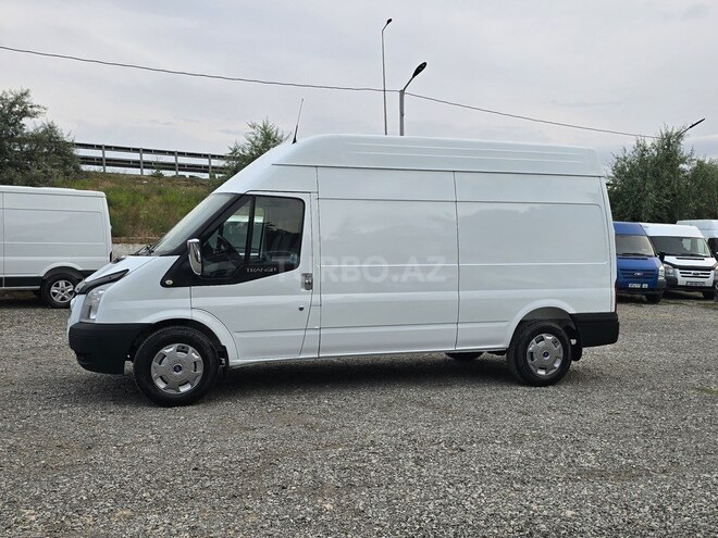 Ford Transit-4