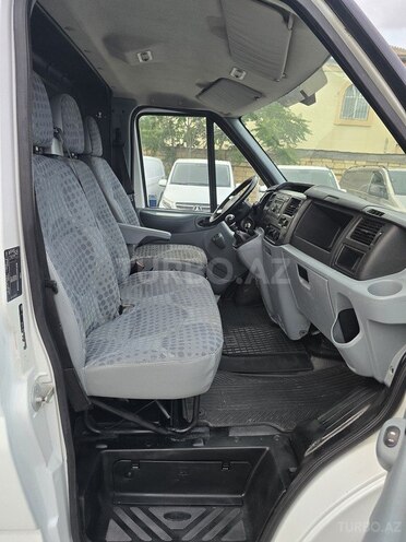 Ford Transit-8