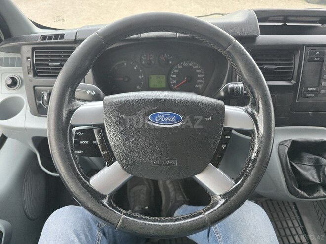 Ford Transit-7