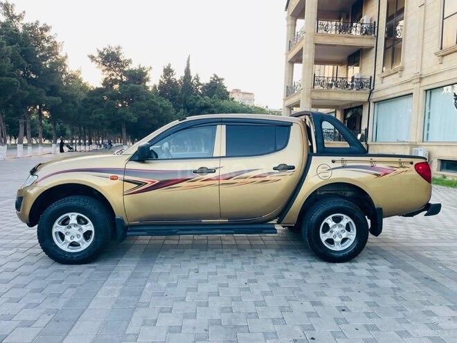 Mitsubishi L200-7