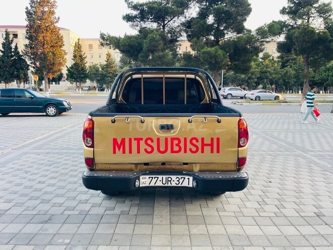 Mitsubishi L200-8