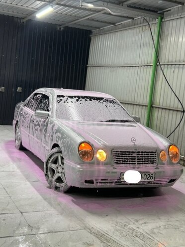Mercedes E 230-5