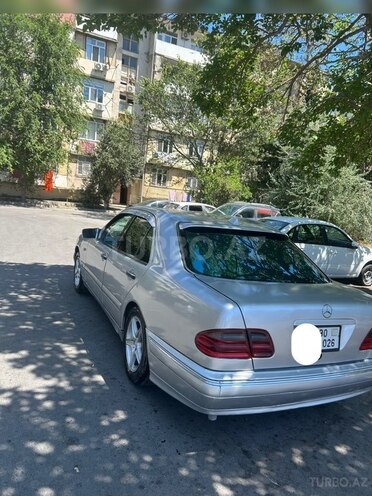 Mercedes E 230-6
