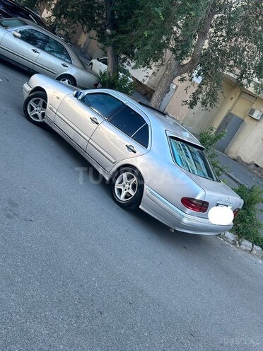 Mercedes E 230-2