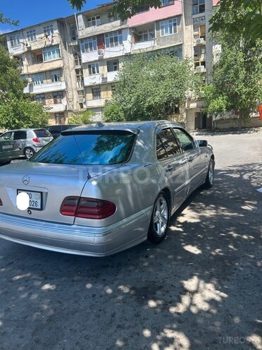 Mercedes E 230-7