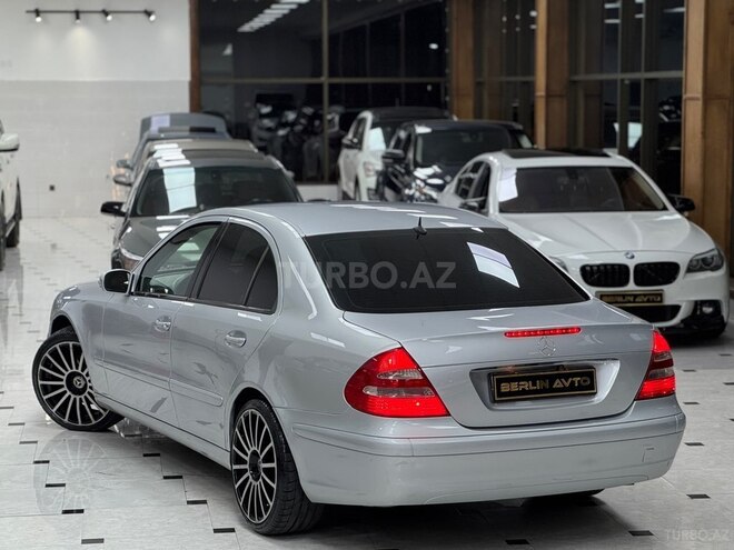 Mercedes E 200-11