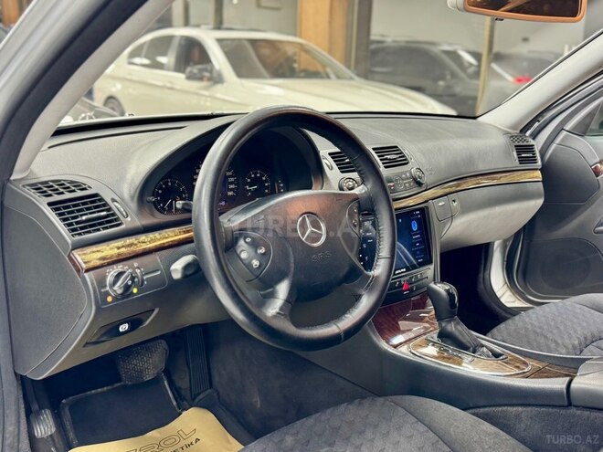 Mercedes E 200-17