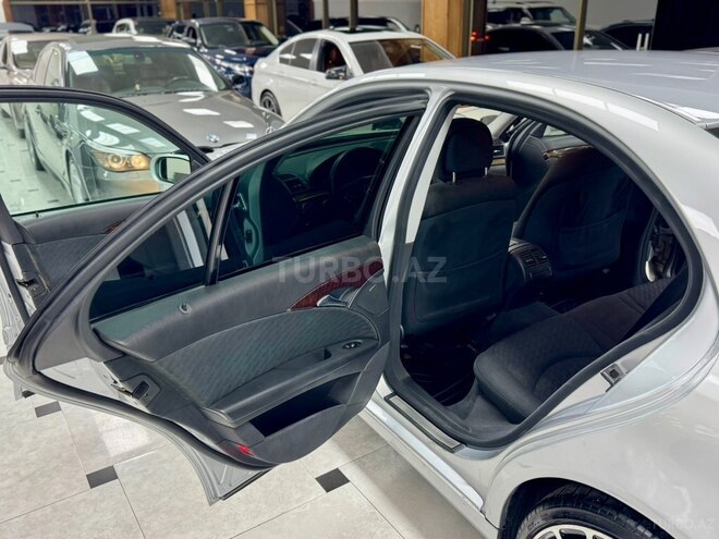 Mercedes E 200-23