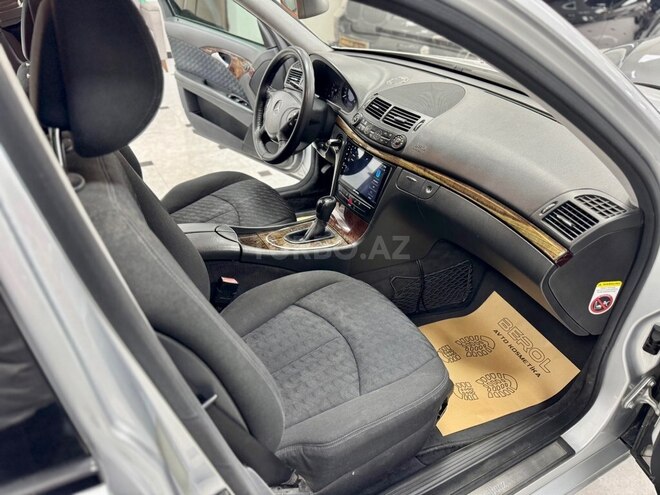 Mercedes E 200-19