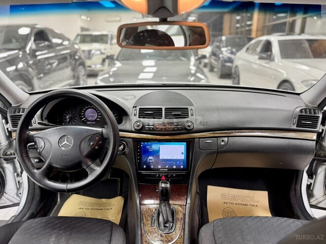 Mercedes E 200-27