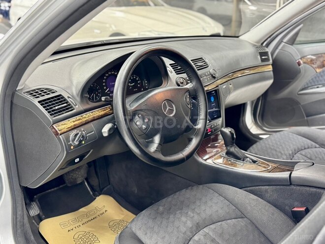 Mercedes E 200-26