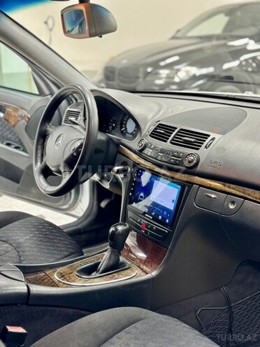 Mercedes E 200-21