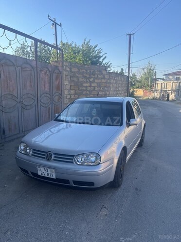 Volkswagen Golf-1