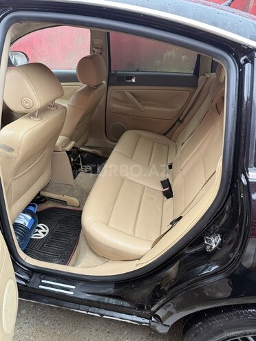 Volkswagen Passat-8