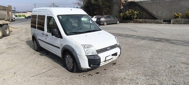 Ford Tourneo Connect-1
