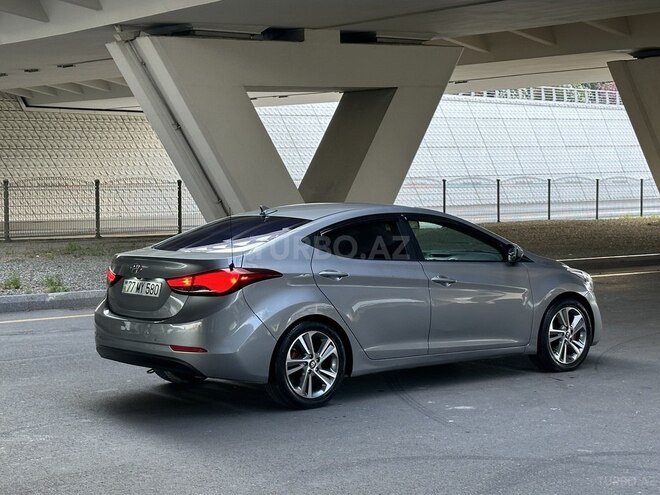 Hyundai Elantra-4