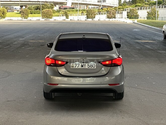 Hyundai Elantra-6