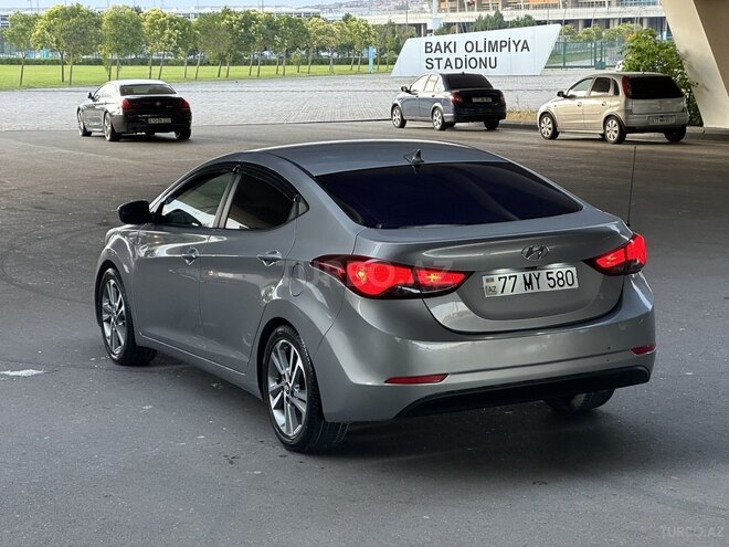 Hyundai Elantra-7