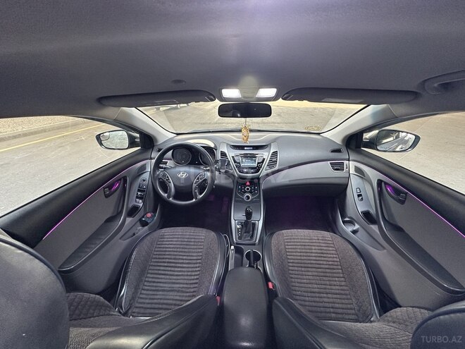 Hyundai Elantra-9