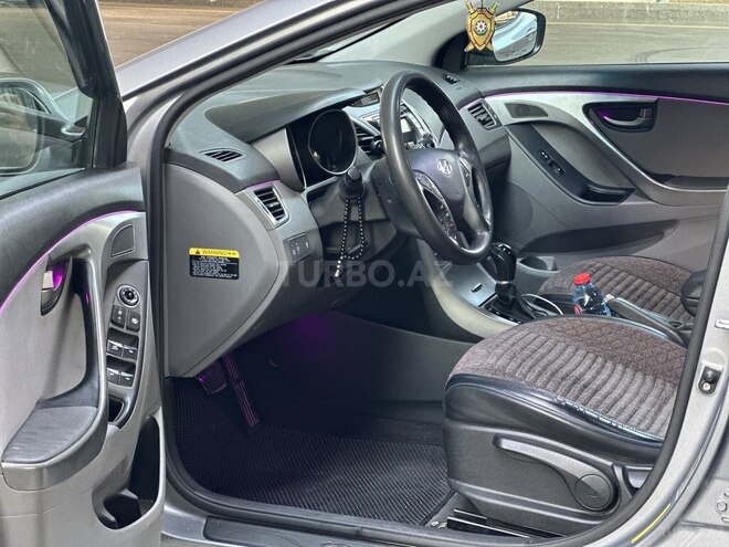 Hyundai Elantra-8