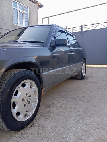 Mercedes 190-8