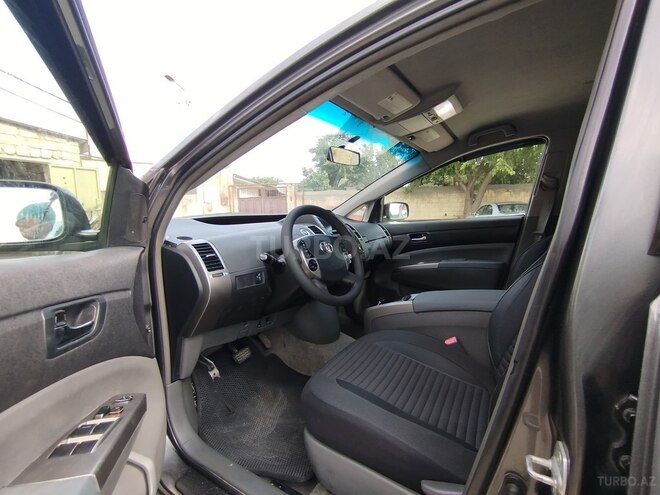 Toyota Prius-4