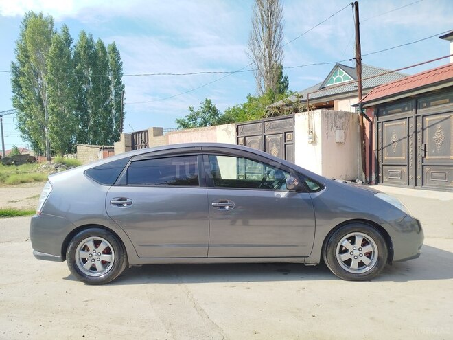 Toyota Prius-8