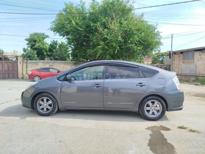 Toyota Prius-5