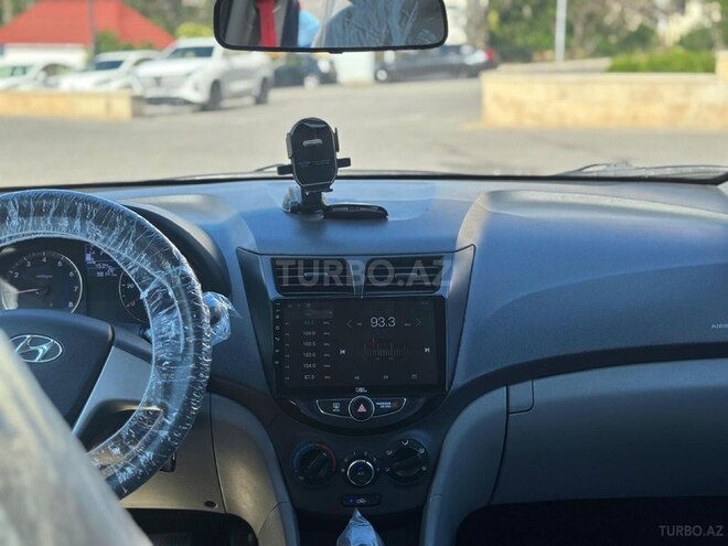 Hyundai Accent-9