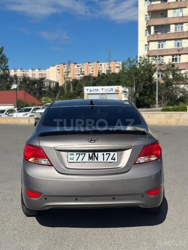 Hyundai Accent-4