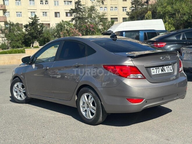 Hyundai Accent-5