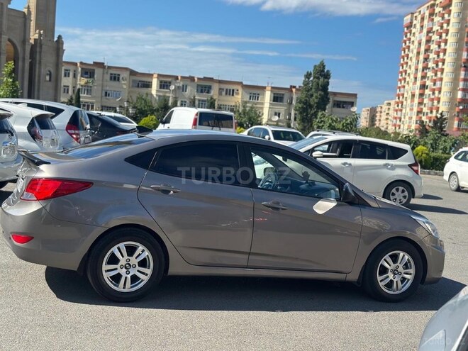 Hyundai Accent-8
